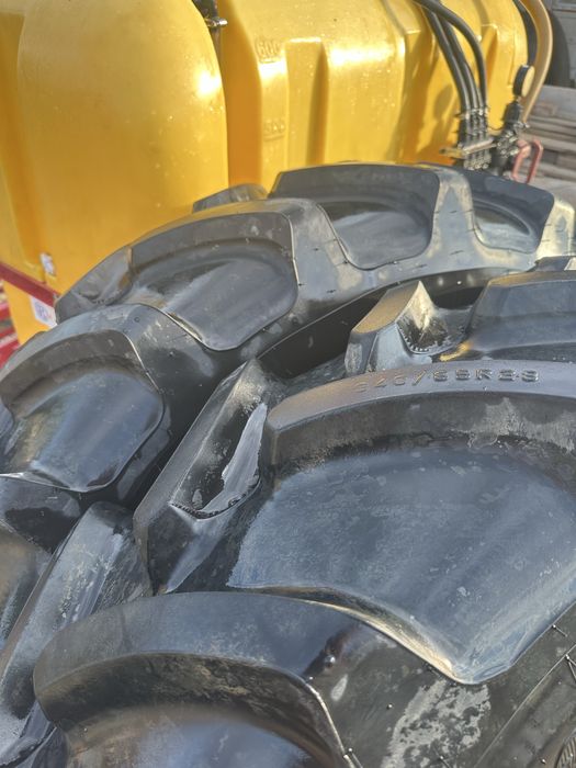 Vând cauciucuri noi tractor 13.6 r28