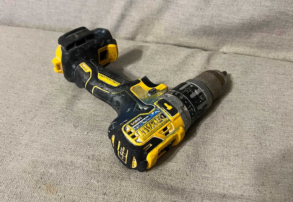 Masina gaurit DeWalt DCD796 18V XR, corp, functionala, uzura vizibila