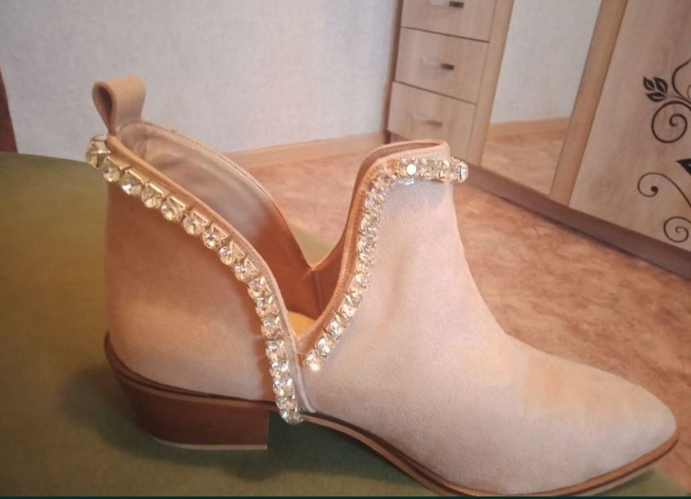 Продам новые ботинки