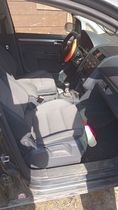 VOLKSWAGEN Touran 2006 — imagine 3