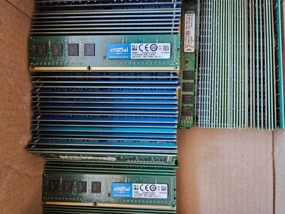 Vand set RAM DDR3-1600 Crucial 4GB - 32 buc