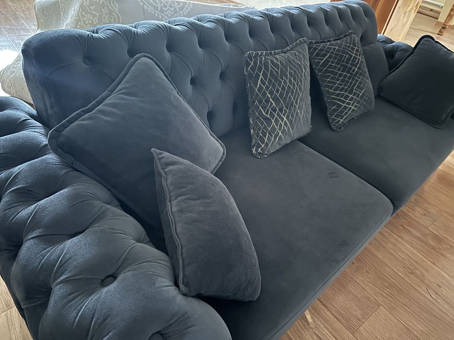 Продаю диван с двумя креслами