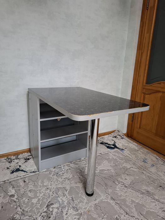 Продам стол кухонный