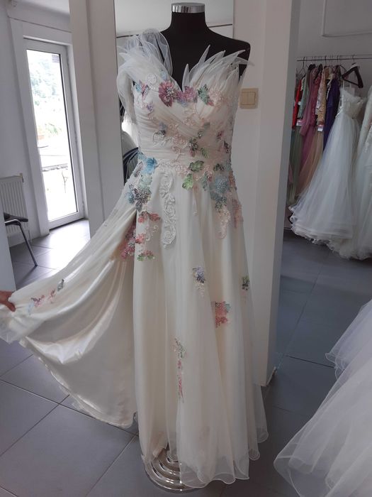 Vand rochie de mireasa