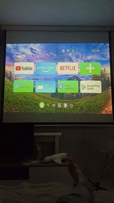 Продам новый проекционный экран