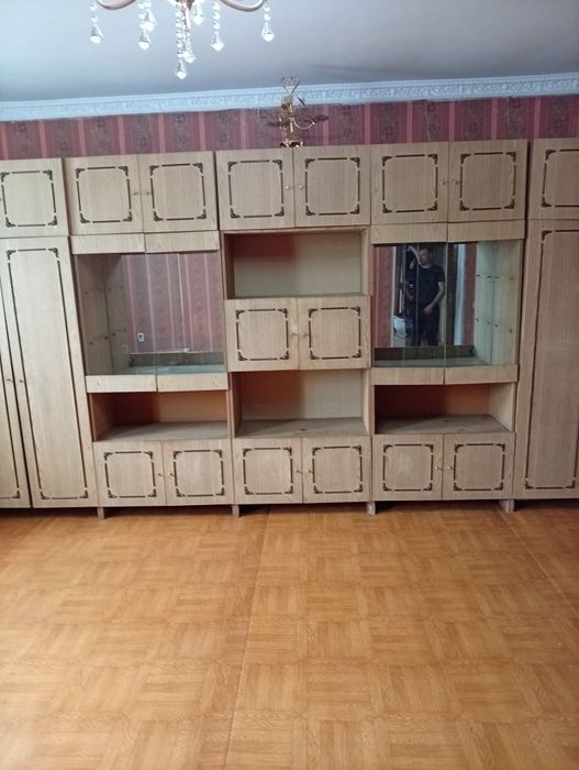 Продам стенку карточного цвета