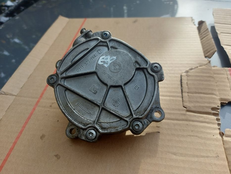 Вакуум помпа БМВ Е81 Е87 Е90 Е91 / BMW E81 E87 E90 E91
