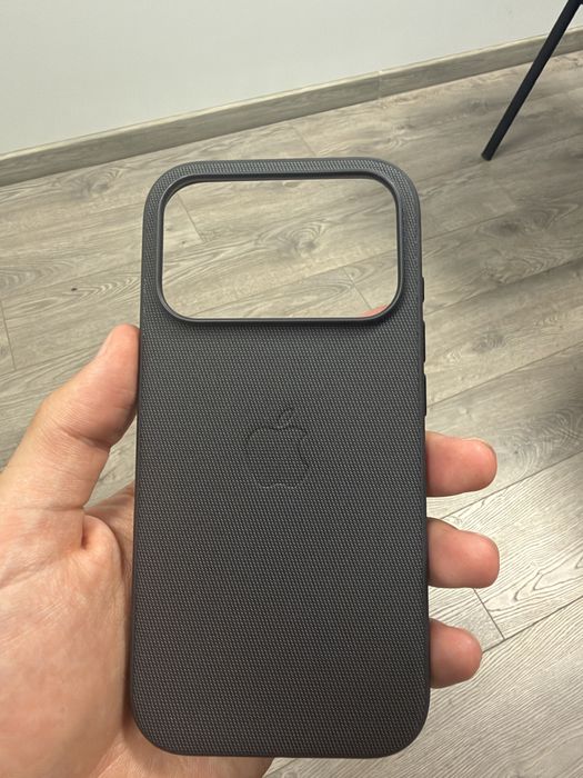 Оригинален TechWoven кейс черен за iPhone 17 PRO
