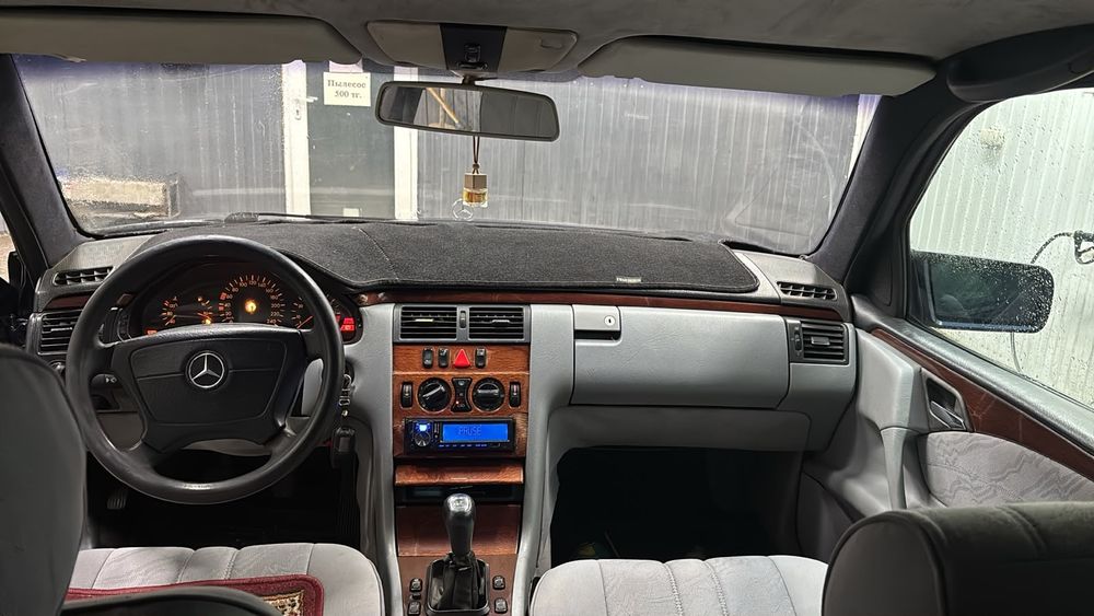 Mercedes W210 e230