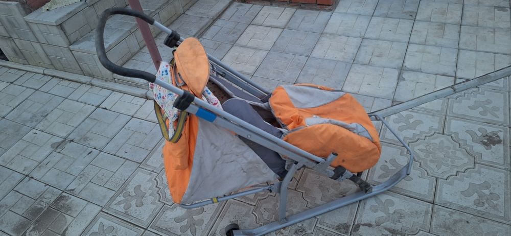 Продам санки недорого. Цена 2ттенге.