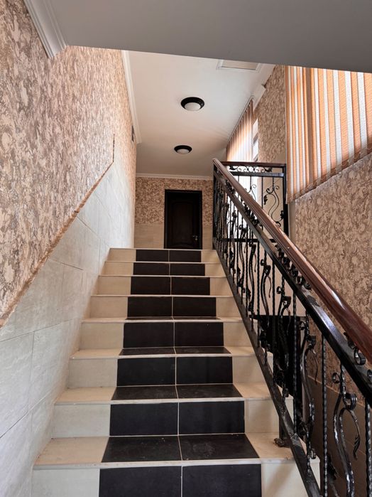 Дава се под наем Къща в Ветово - 450 кв.м за 1274.49 € - Снимка #1