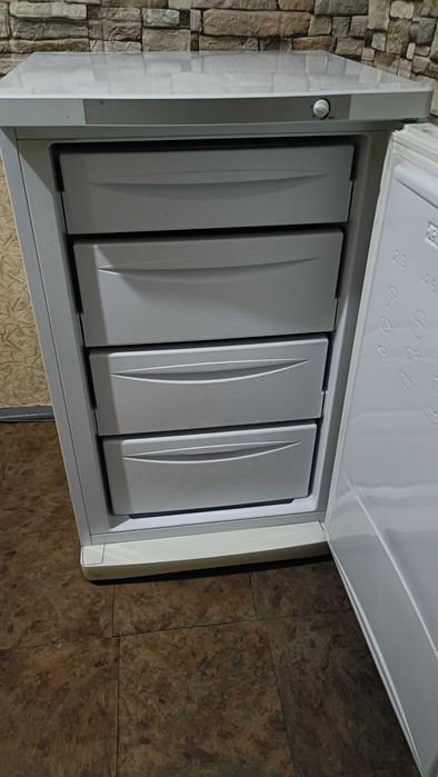 Продам морозильную камеру  indesit