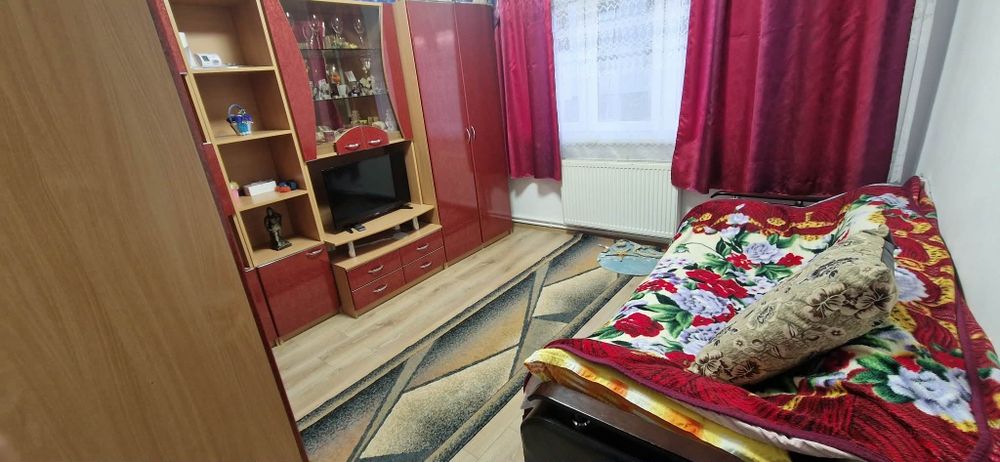Vand apartament decomandat