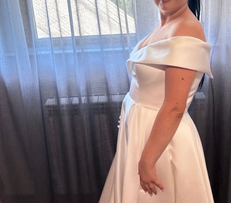 Rochie de mireasa +voal lung cadou