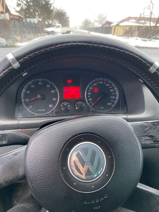 Vând Volkswagen Touran