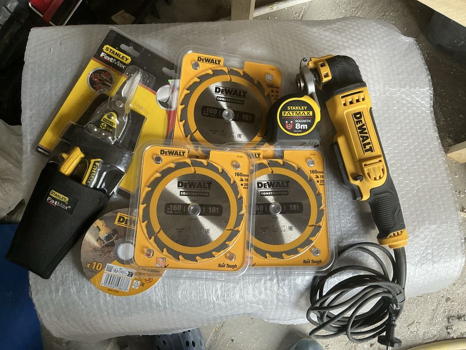 Vind pachet scule si pinze dewalt noi