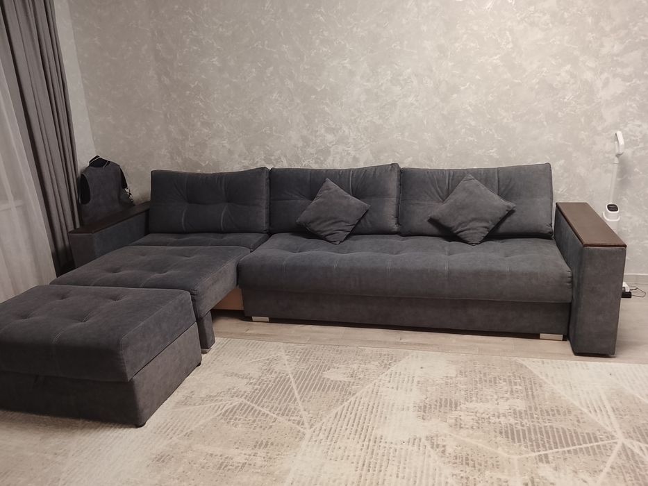 Продаётся диван тёмно-серый