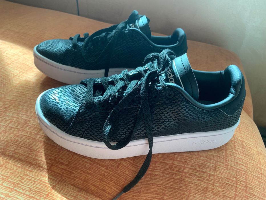 Дамски обувки adidas