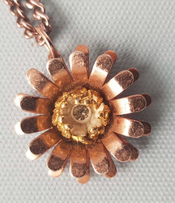 Продавам колие брошка гривна позлатени