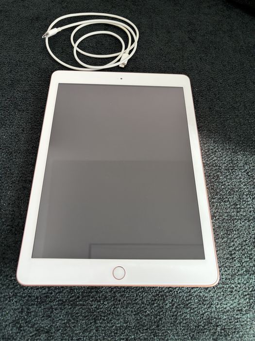 iPad 9.7 6th Gen 32GB Roz Gold - Stare foarte buna posibilitate Apple Pencil 1st gen