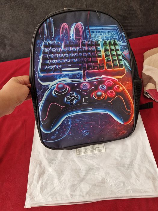 Set ghiozdan + penar Gaming – model cu controller, pentru băieți