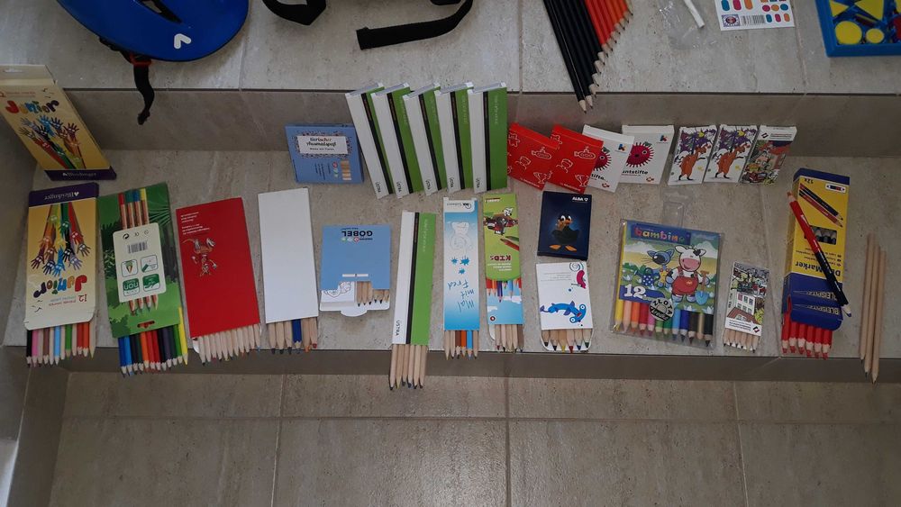 Rechizite pentru copii si obiecte de birotica ,noi.