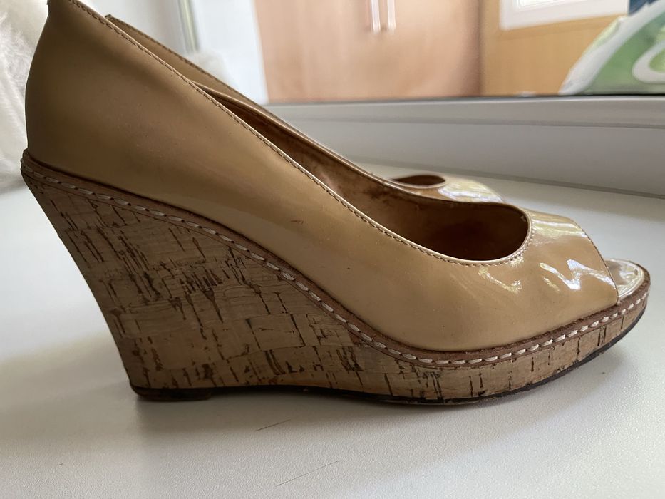 Туфли бежевые 35 и 36 размер