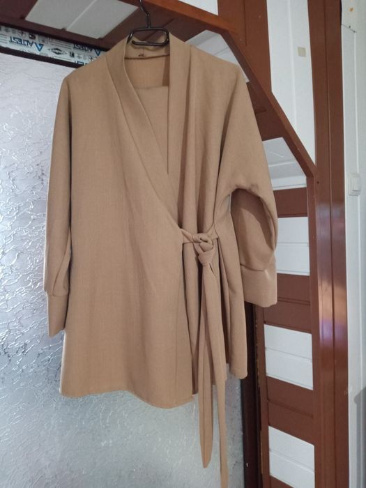Costum elegant cu sacou și pantaloni