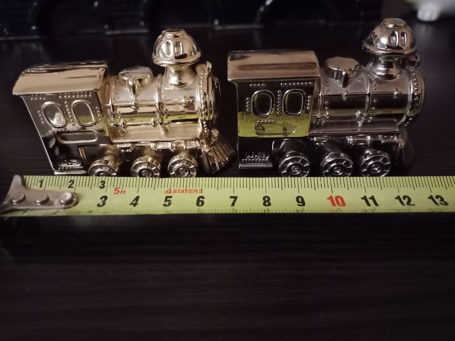 Продам настольные часы  паровозик