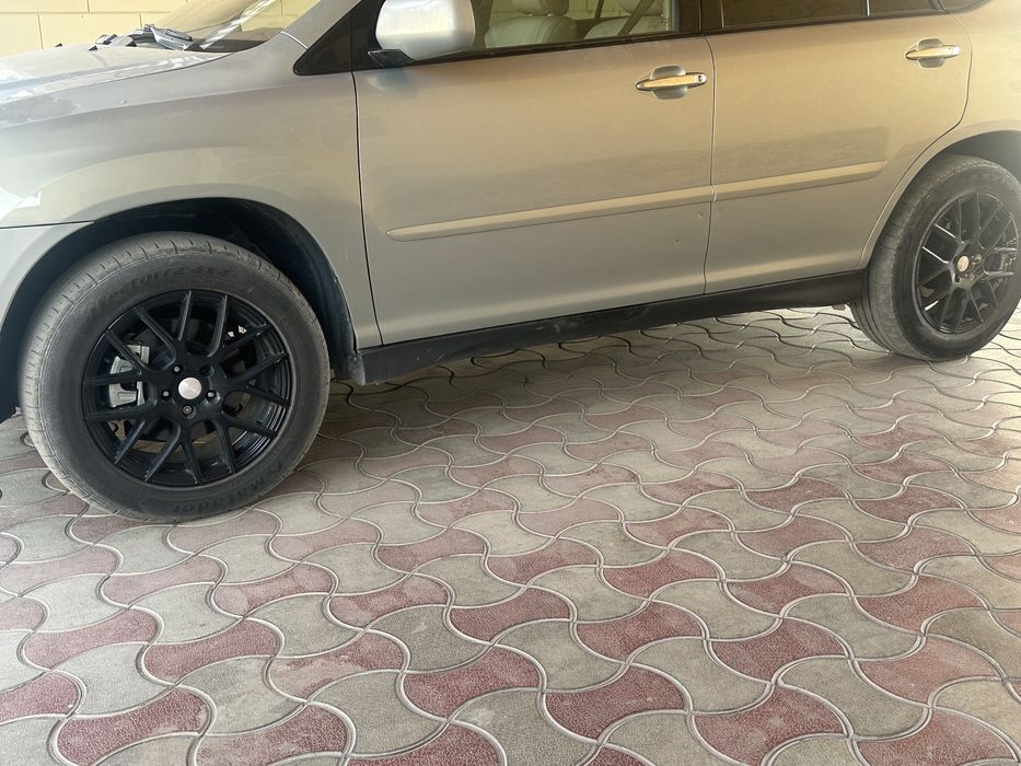 Продам диски r18 с летними резинами