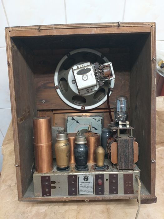 Aparat de radio cu lampi, antebelic