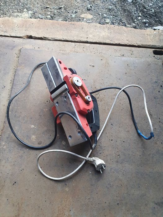 Рубанок электрический