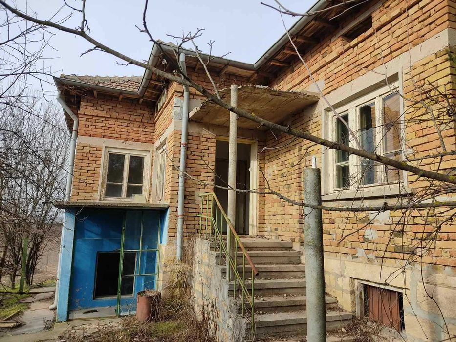 Къща с голям двор в Гешаново