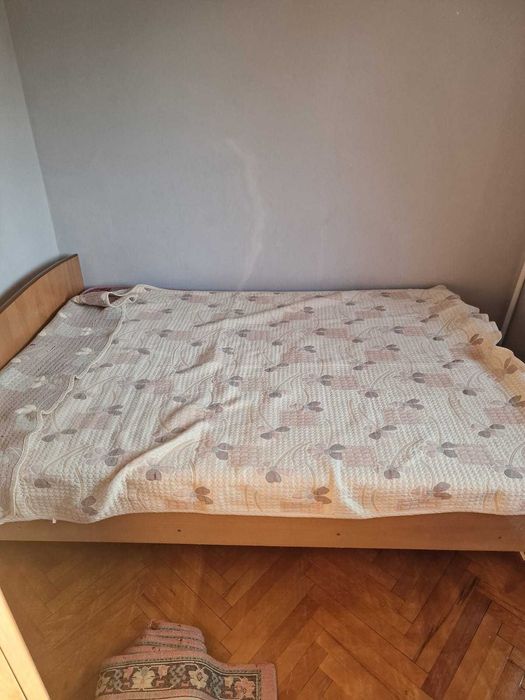 Двухспальная кровать