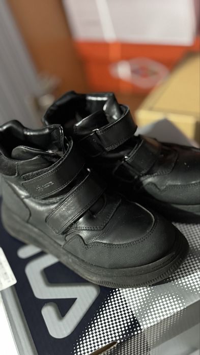 Срочно продам обувь детскую