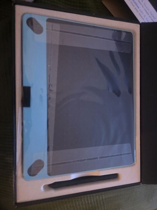 Графичен таблет Wacom Intuos Art Medium (Mint Blue) CTH-690 – Като нов!