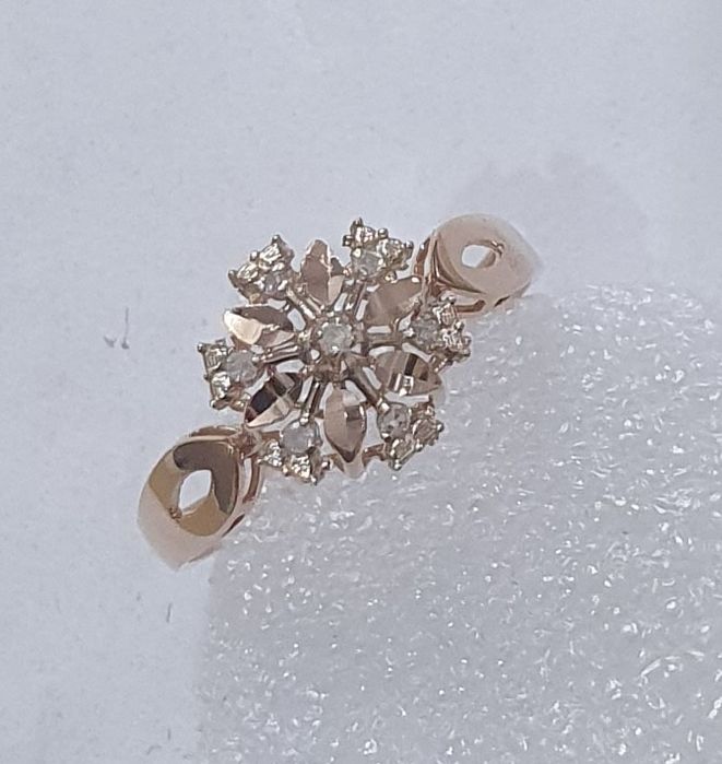 Колечко   бриллиантик.