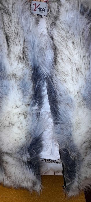 Нови  ботуши черни и прекрасен елек