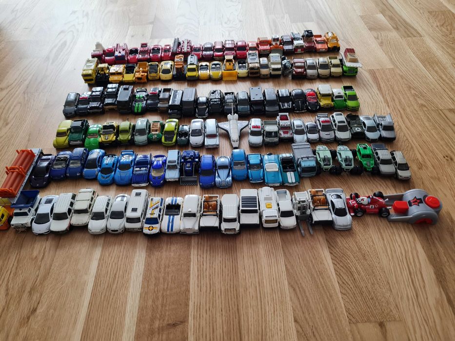 Colectie 130 masinute Match Box