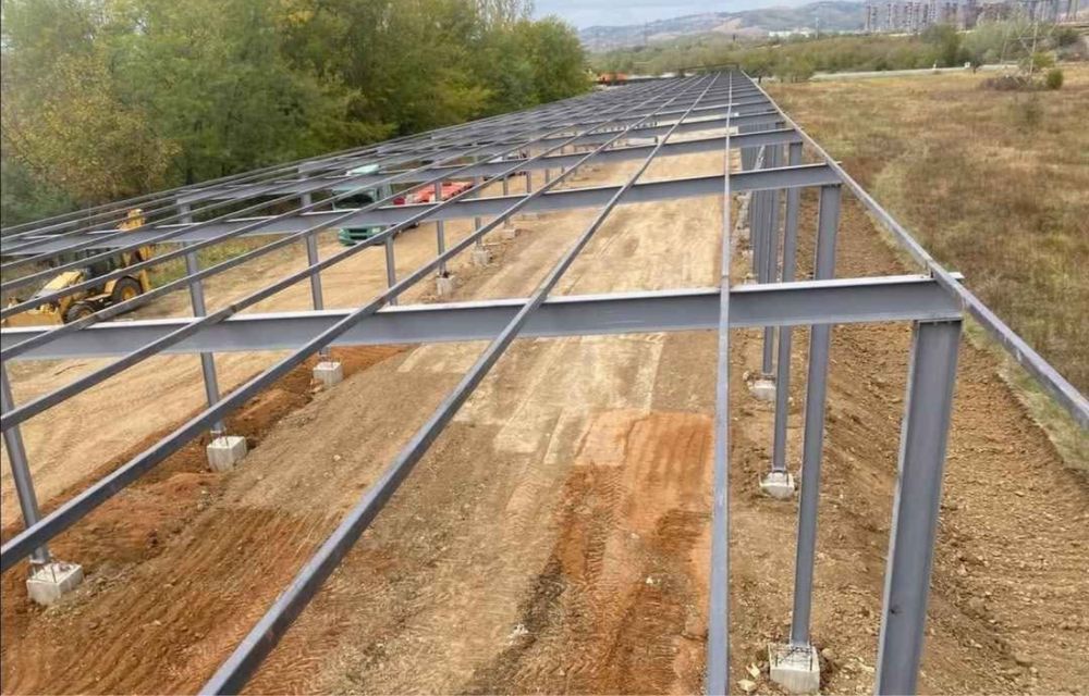 Vand structura metalica cu o suprafata de 200MP