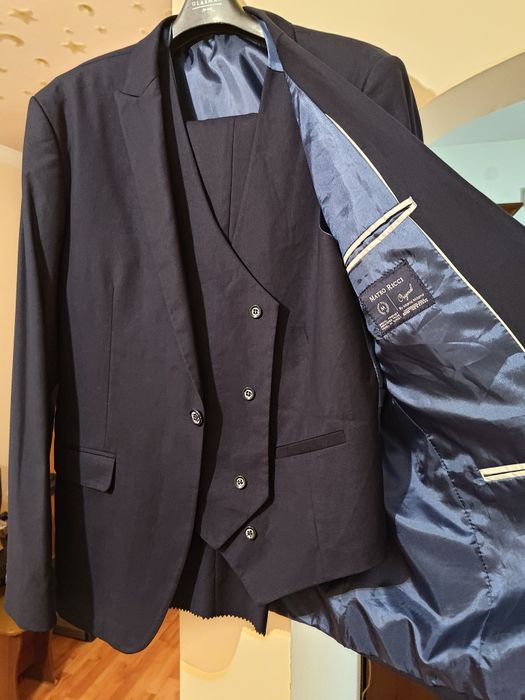 Продам костюм тройку