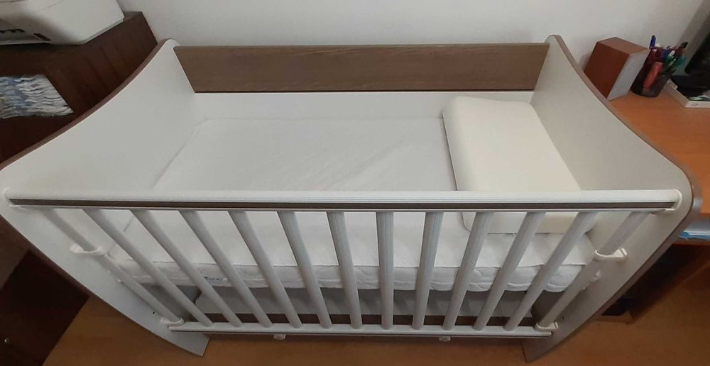 Детска кошара с механизъм люлка