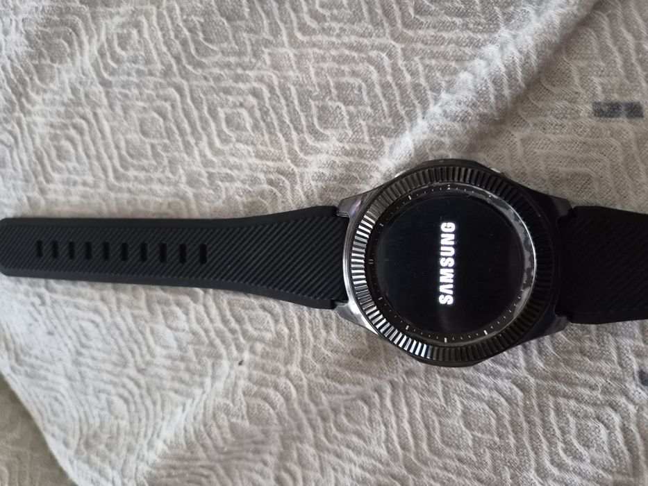 Продавам  часовник samsung