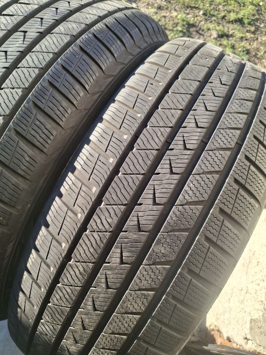 2 Anvelope de iarnă  255 55 r20 Vredestein