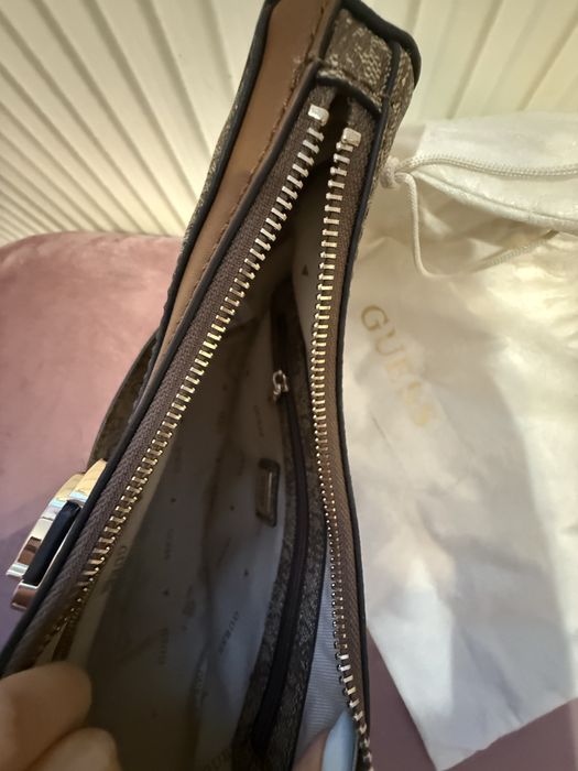 Чанта Guess кафява