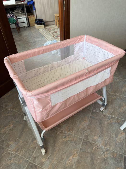 Продам манеж на колесиках