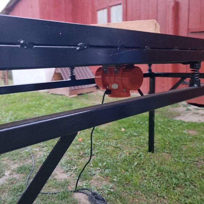 Masa vibranta  dimensiuni 1, 80 lungime lățime 80  motor vibrant indus