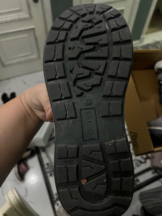 Продам детскую обувь