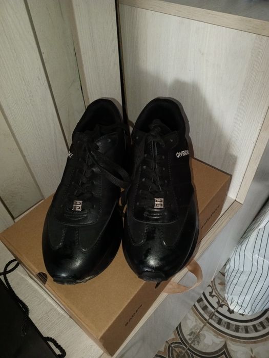 Кроссовки Givanci