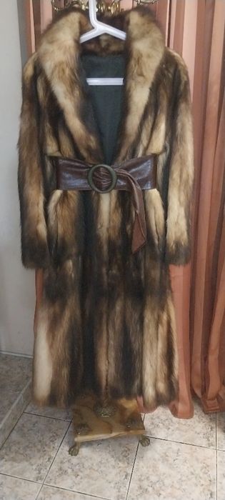 Дълго палто от златна белка